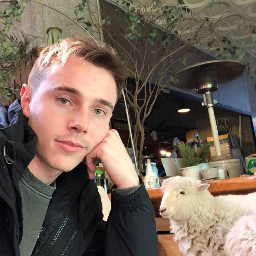 Meet your Posher, Tom